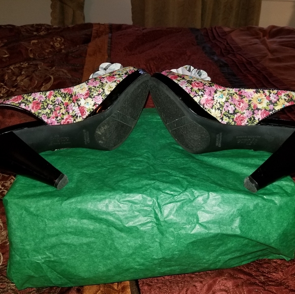 Ann Klein Shoes - Picture 4 of 4